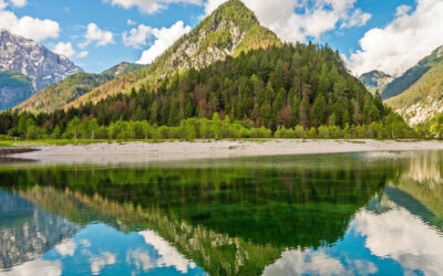 Slovinské klenoty: od vinných stezek v Dobrovu po válečné stopy v Kobaridu a křišťálové vody Jasny