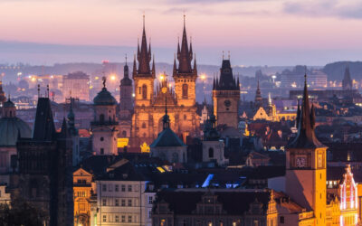 Praha z ptačí perspektivy: procházka v oblacích po osmi ikonických věžích